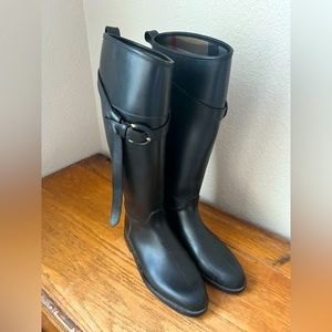 Luxury - Burberry rain boots - size 10